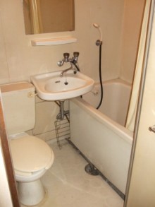 3点式ユニットバスよりトイレ別のユニットバスへ変更 3点式ユニットバスよりトイレ別のユニットバスへ変更